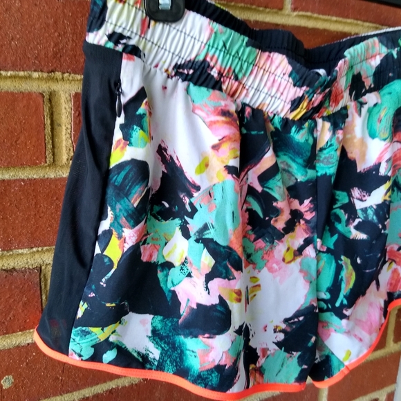 Fabletics fitness run shorts size M black multi - Picture 3 of 6